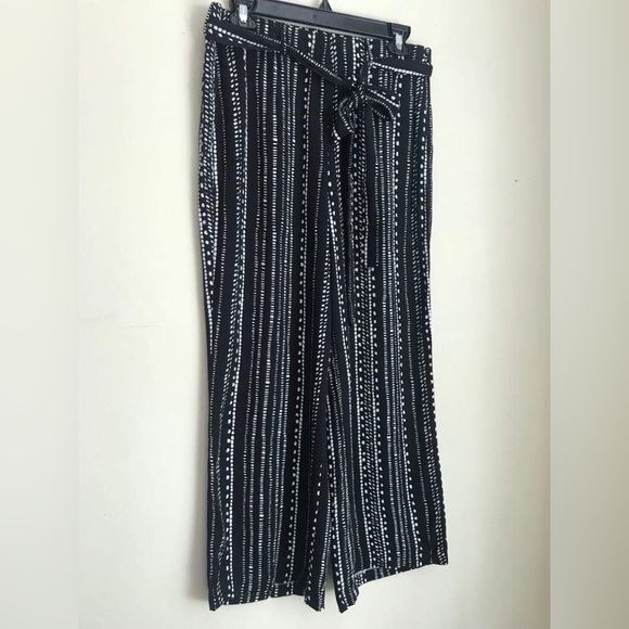 Medium Cupcakes and Cashmere Pants - Picture 2 of 7